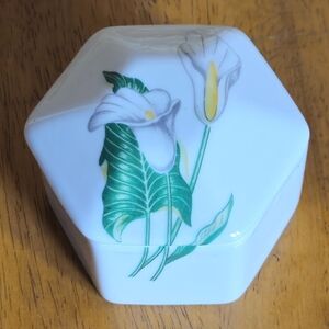 Vintage Unbranded Porcelain Hexagon Jewelry Box w Flower Design